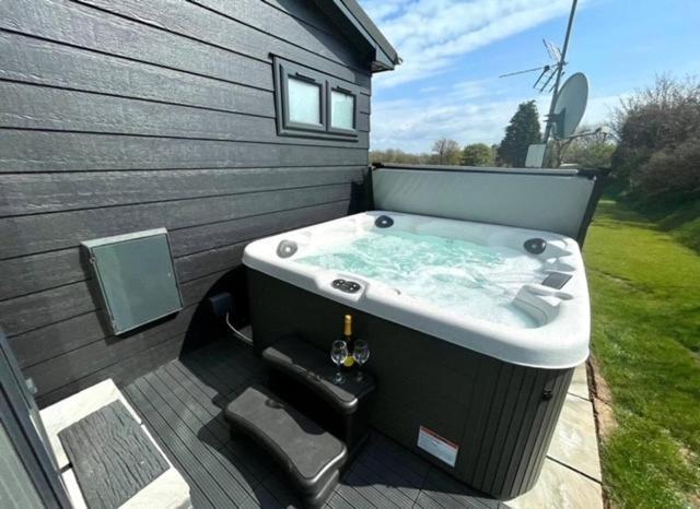 *Luxury Holiday Home With Hot Tub Close To Beach* Penally Exterior photo