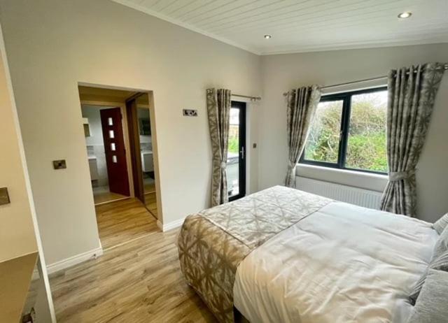 *Luxury Holiday Home With Hot Tub Close To Beach* Penally Exterior photo